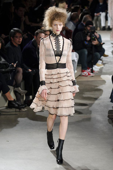 Alexander McQueen Autumn/Winter 2015 women's collection