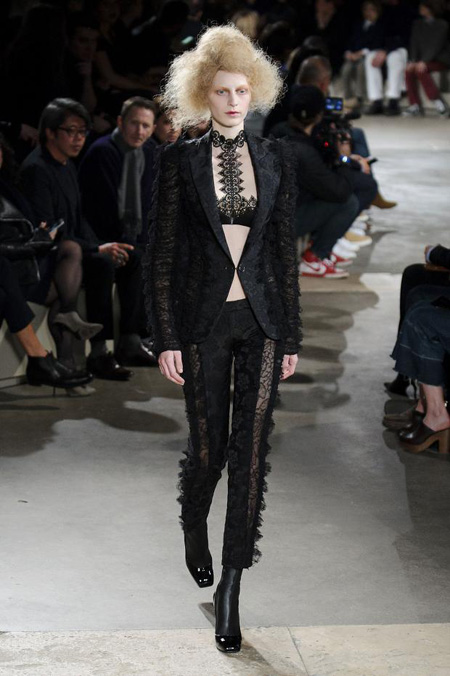 Alexander McQueen Autumn/Winter 2015 women's collection