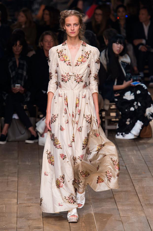 Alexander McQueen Spring/Summer 2016 Womenswear collection