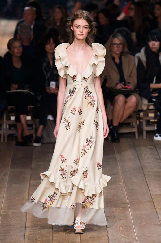 Alexander McQueen Spring/Summer 2016 Womenswear collection