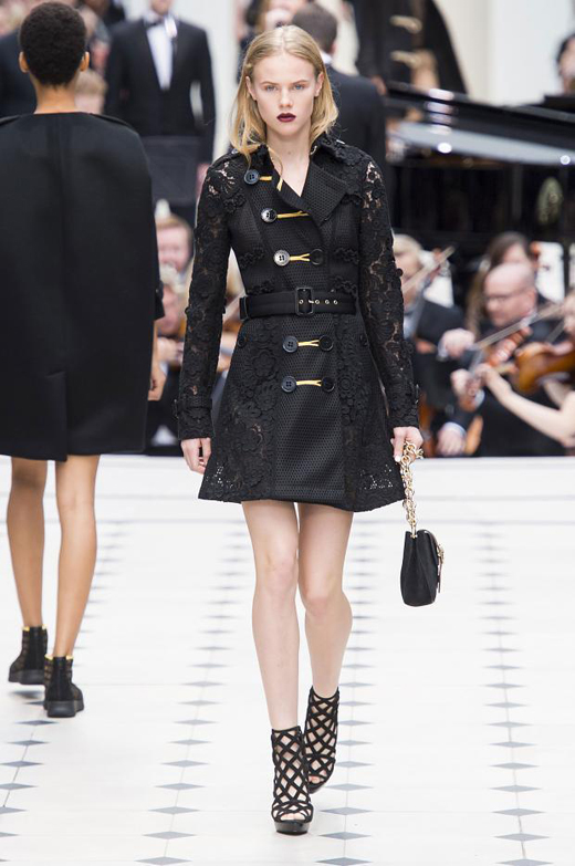 Womenswear: Burberry Spring/Summer 2016 collection