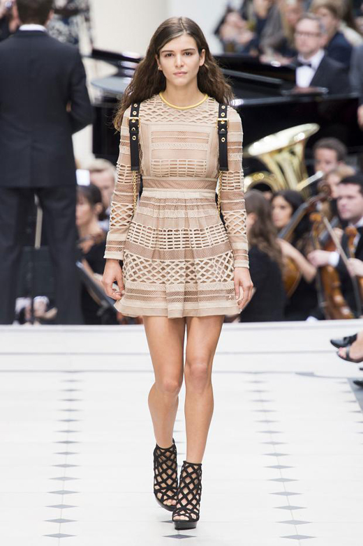 Womenswear: Burberry Spring/Summer 2016 collection