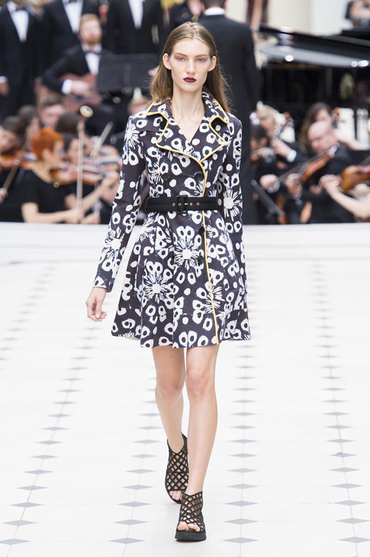 Womenswear: Burberry Spring/Summer 2016 collection