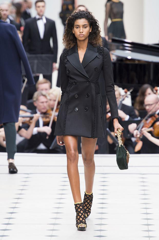 Womenswear: Burberry Spring/Summer 2016 collection