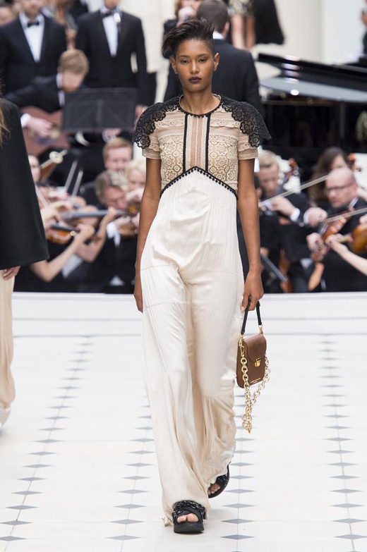 Womenswear: Burberry Spring/Summer 2016 collection