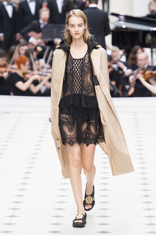 Womenswear: Burberry Spring/Summer 2016 collection