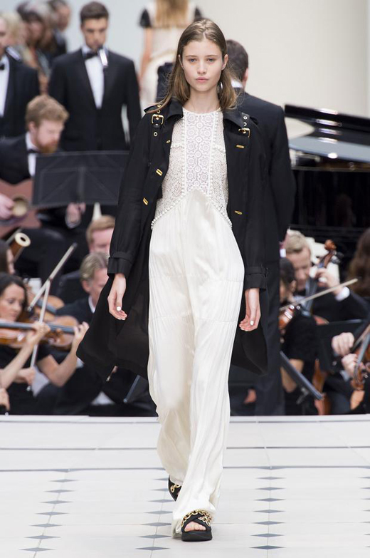 Womenswear: Burberry Spring/Summer 2016 collection