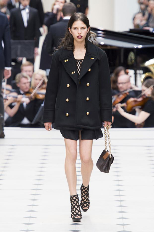 Womenswear: Burberry Spring/Summer 2016 collection