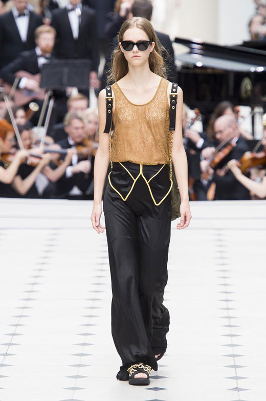 Womenswear: Burberry Spring/Summer 2016 collection