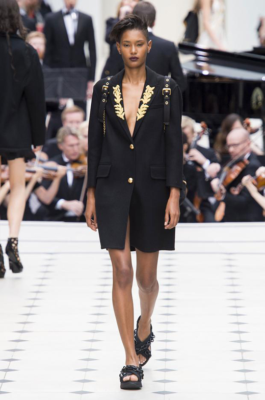 Womenswear: Burberry Spring/Summer 2016 collection