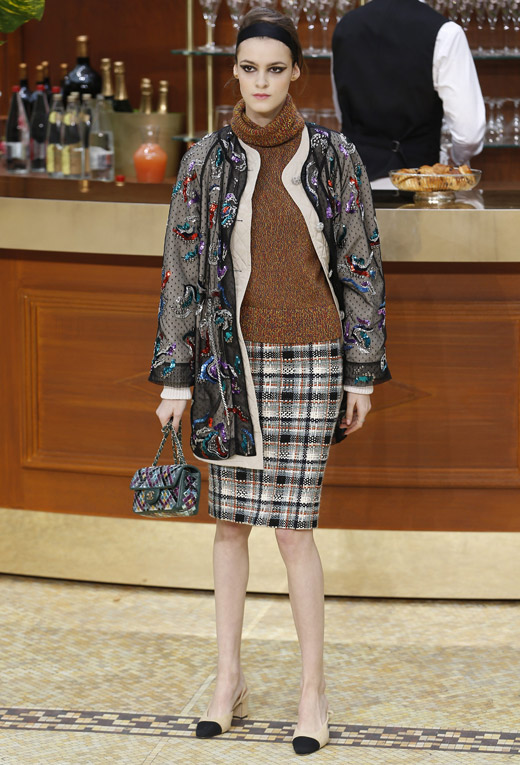 Yes, 60s are back! Chanel Fall-Winter 2015/2016 collection by Karl Lagerfeld 