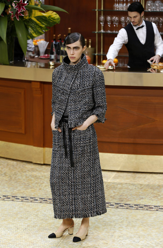 Yes, 60s are back! Chanel Fall-Winter 2015/2016 collection by Karl Lagerfeld 