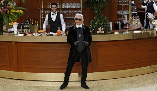 Yes, 60s are back! Chanel Fall-Winter 2015/2016 collection by Karl Lagerfeld 