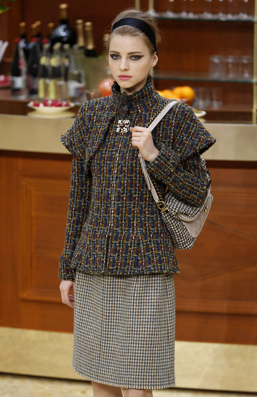 Yes, 60s are back! Chanel Fall-Winter 2015/2016 collection by Karl Lagerfeld