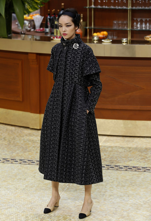 Yes, 60s are back! Chanel Fall-Winter 2015/2016 collection by Karl Lagerfeld 