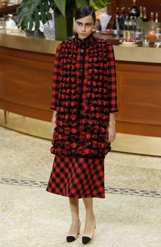 Yes, 60s are back! Chanel Fall-Winter 2015/2016 collection by Karl Lagerfeld 