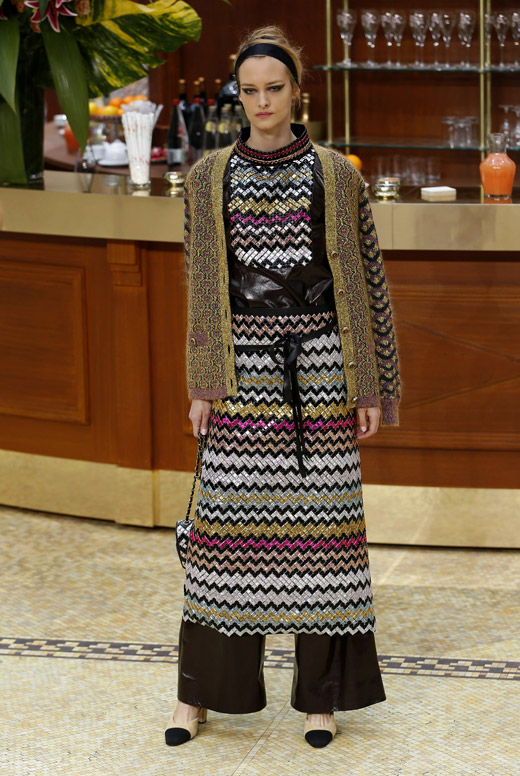 Yes, 60s are back! Chanel Fall-Winter 2015/2016 collection by Karl Lagerfeld 