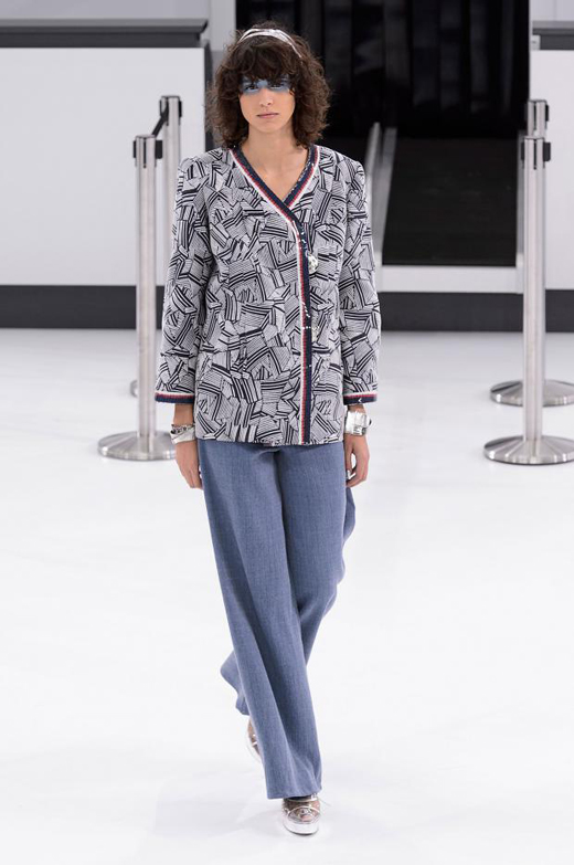 Spring/Summer 2016 Ready-to-wear collection CHANEL Airlines