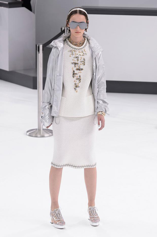 Spring/Summer 2016 Ready-to-wear collection CHANEL Airlines