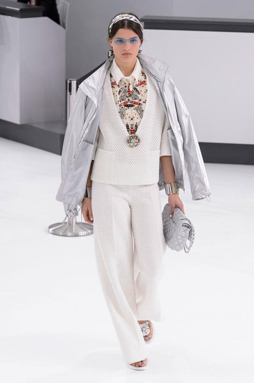 Spring/Summer 2016 Ready-to-wear collection CHANEL Airlines