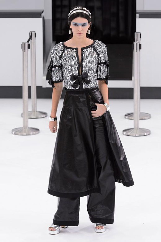 Spring/Summer 2016 Ready-to-wear collection CHANEL Airlines