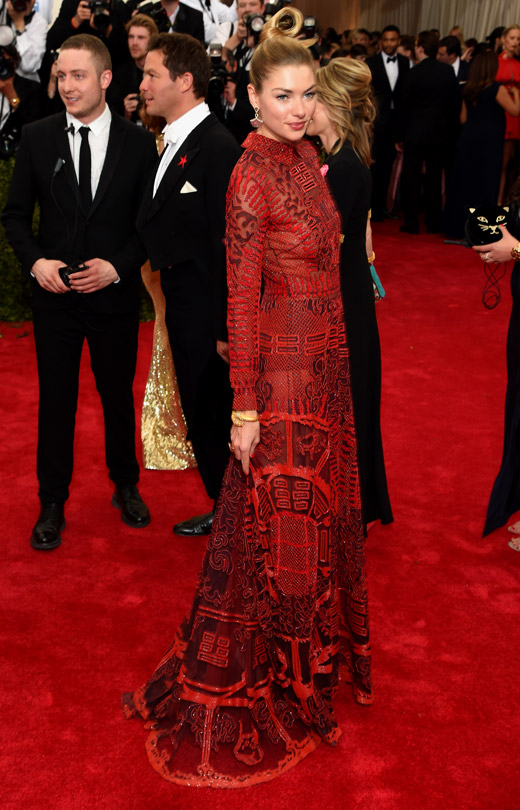 Kate Beckinsale and Jessica Hart with Carrera y Carrera at the MET Gala 2015