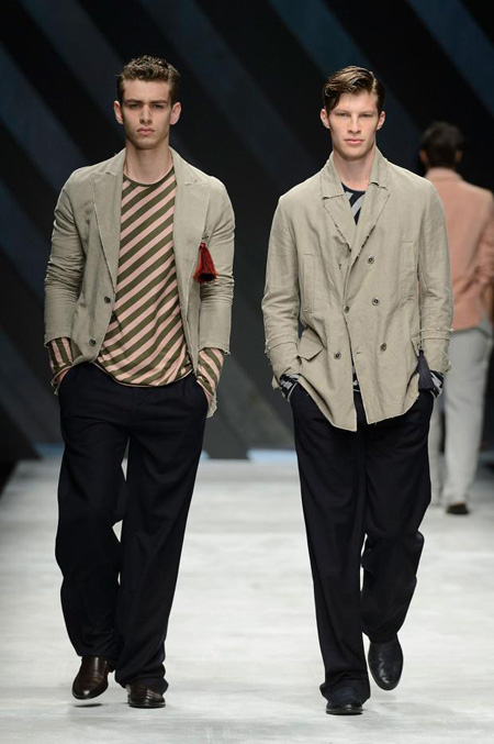 Neo-army inspiration and natural materials by Ermanno Scervino Spring/Summer 2016