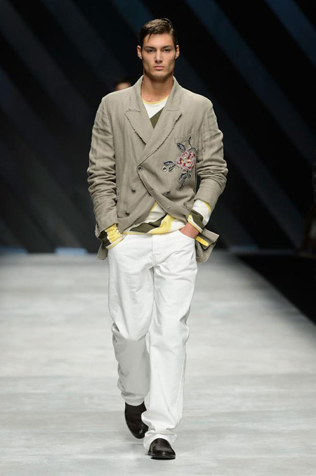 Neo-army inspiration and natural materials by Ermanno Scervino Spring ...