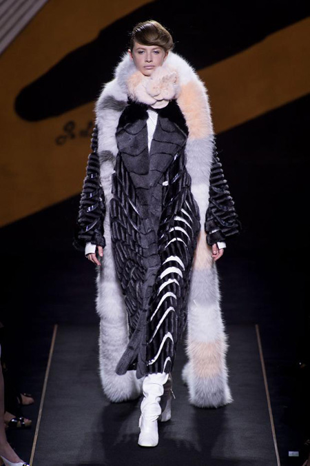 Silver Moon by Fendi Autumn/Winter 2015-2016 Haute Couture collection