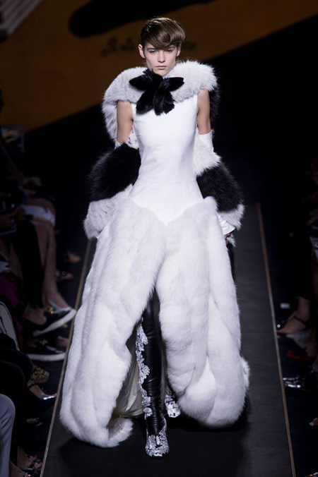 Silver Moon by Fendi Autumn/Winter 2015-2016 Haute Couture collection