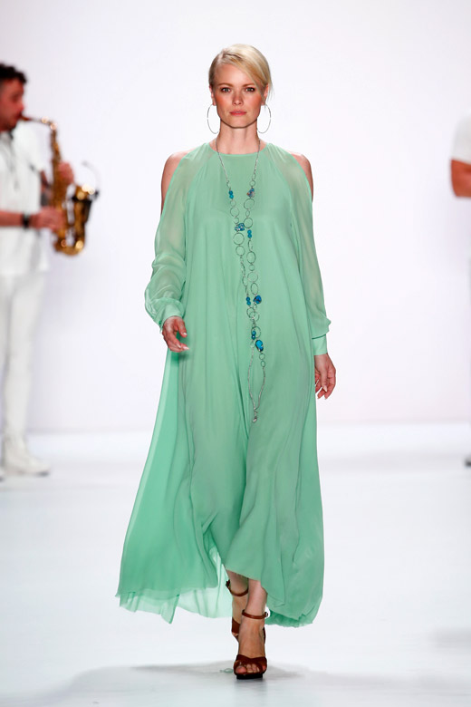 'Blue Notes' and 'Color House' for Spring-Summer 2016 by RIANI