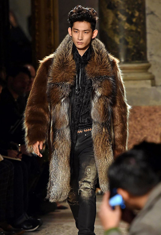 Roberto Cavalli Fall-Winter 2015/2016 collection at Milan men's fashion ...