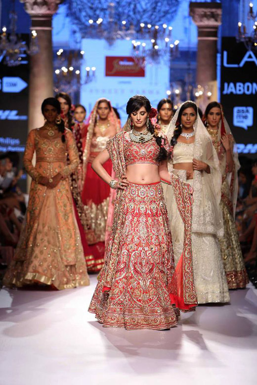 Lakme Fashion Week 2021: Hina Khan Looks like a Million Dollars in a Glitzy  Manish Malhotra Lehenga! View Pic | 👗 LatestLY