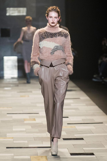 Sensuality and rigour by Trussardi Fall/Winter 2015-2016 womenswear collection