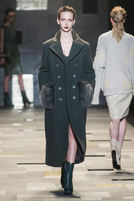 Sensuality and rigour by Trussardi Fall/Winter 2015-2016 womenswear ...