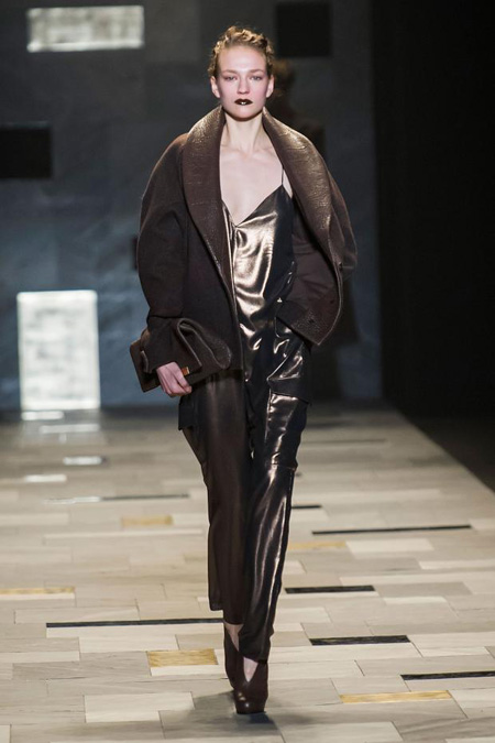 Sensuality and rigour by Trussardi Fall/Winter 2015-2016 womenswear collection