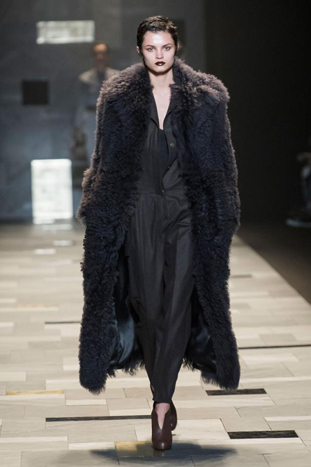 Sensuality and rigour by Trussardi Fall/Winter 2015-2016 womenswear collection
