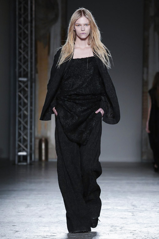 Womenswear: Uma Wang Fall-Winter 2015/2016 collection