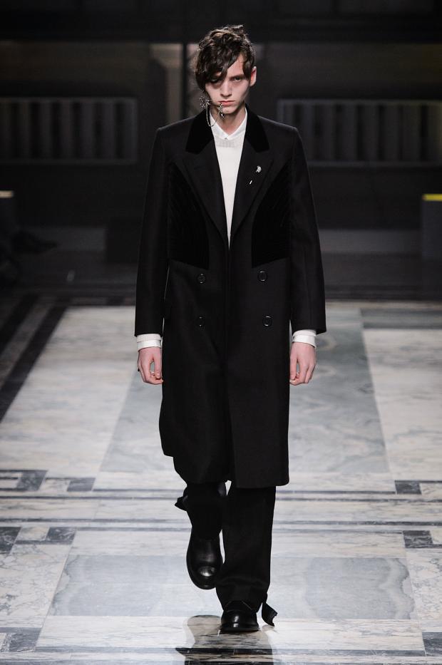 Alexander McQueen Autumn/Winter 2016 - The elegance of men