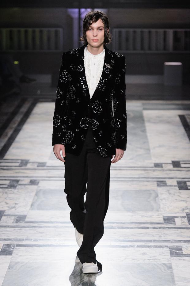 Alexander McQueen Autumn/Winter 2016 - The elegance of men