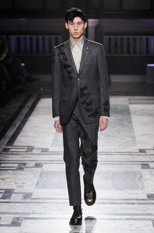 Alexander McQueen Autumn/Winter 2016 - The elegance of men