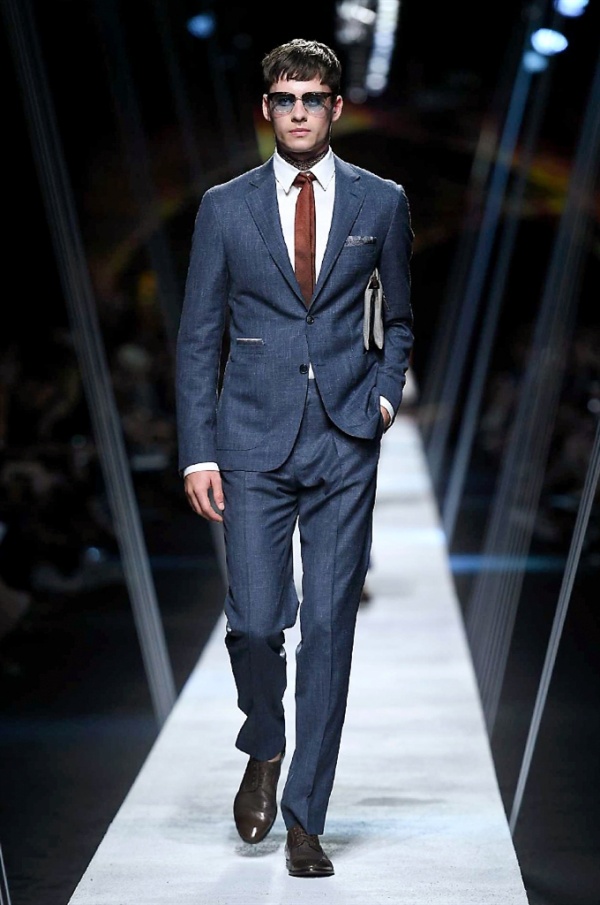 Milano Moda Uomo: Canali Spring-Summer 2017 men's collection