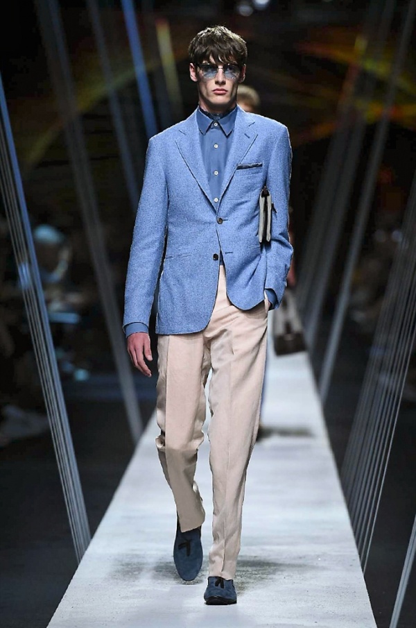 Milano Moda Uomo: Canali Spring-Summer 2017 men's collection