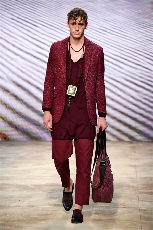 Milano Moda Uomo: DAKS Spring-Summer 2017 men's collection