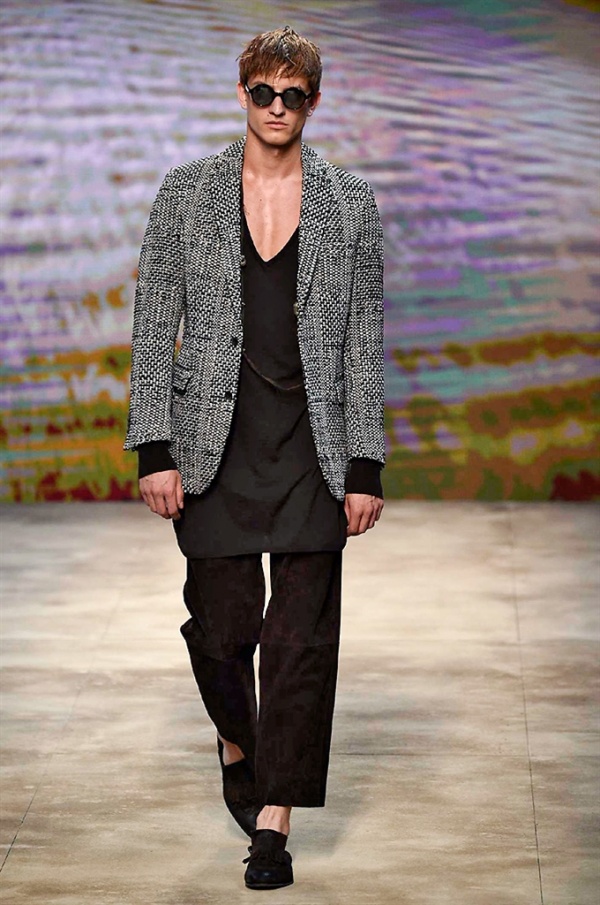 Milano Moda Uomo: DAKS Spring-Summer 2017 men's collection