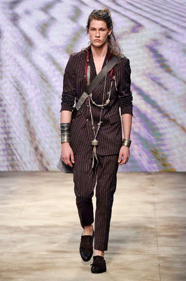 Milano Moda Uomo: DAKS Spring-Summer 2017 men's collection
