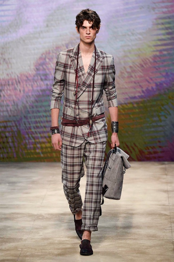 Milano Moda Uomo: DAKS Spring-Summer 2017 men's collection