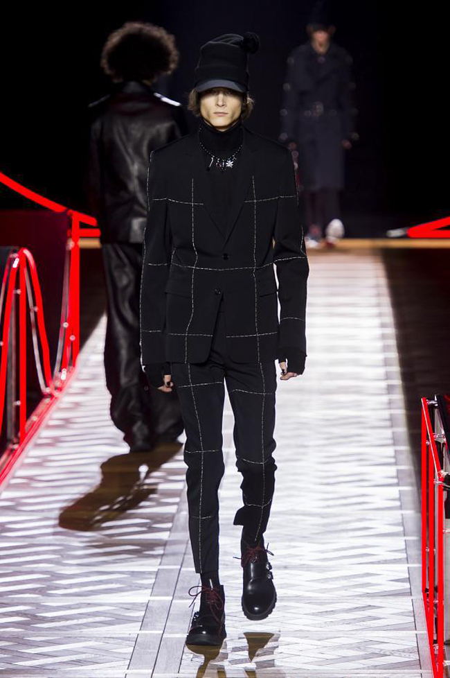 Dior Homme Fall/Winter 2017 - exaggeration of volumes and shapes