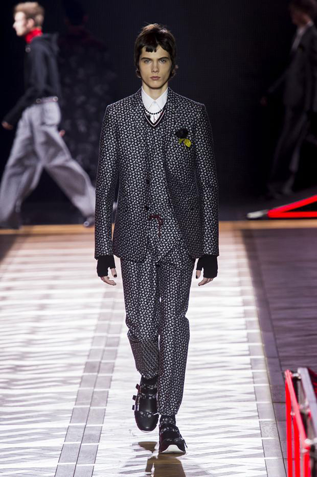 Dior Homme Fall/Winter 2017 - exaggeration of volumes and shapes