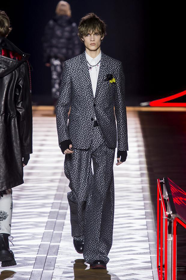 Dior Homme Fall/Winter 2017 - exaggeration of volumes and shapes